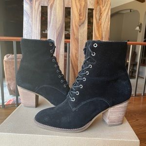 Frye Black Allister lace up bootie in a size 8 1/2.